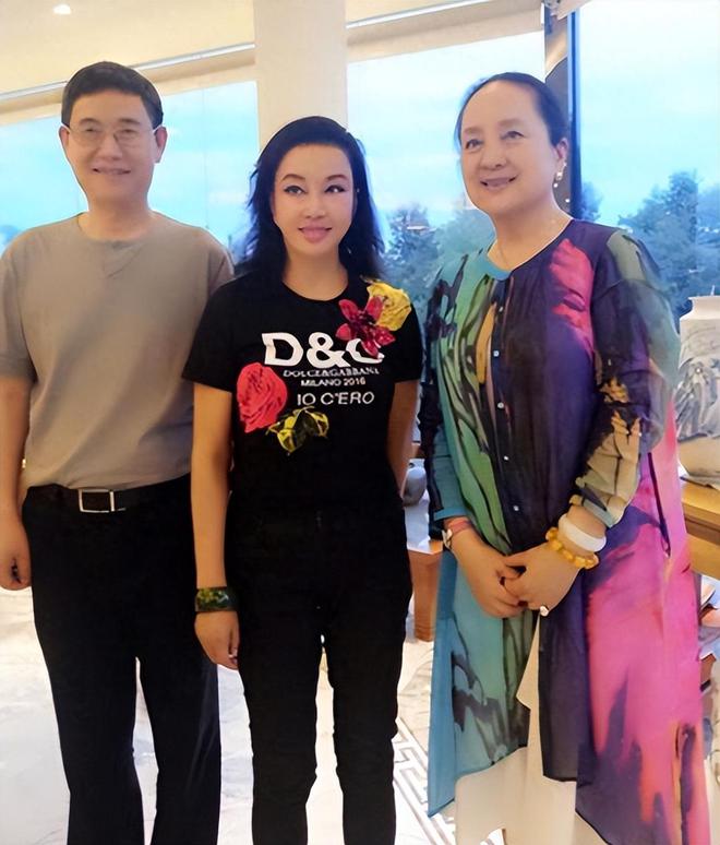 岁张金玲才发现真正的美从来与年龄无关麻将胡了试玩当74岁刘晓庆同框72(图4)