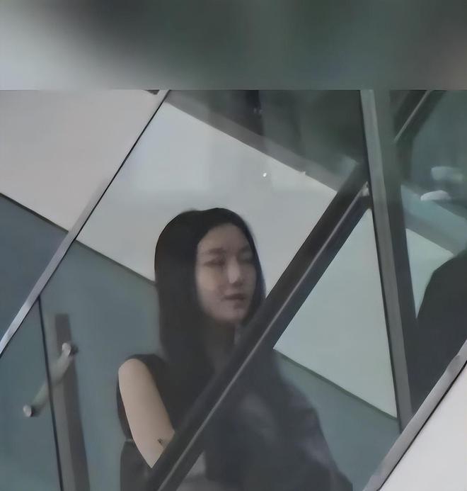 街露正脸嘴巴修复成功又美又飒气质像王菲麻将胡了2游戏入口19岁李嫣现身北京逛(图3)